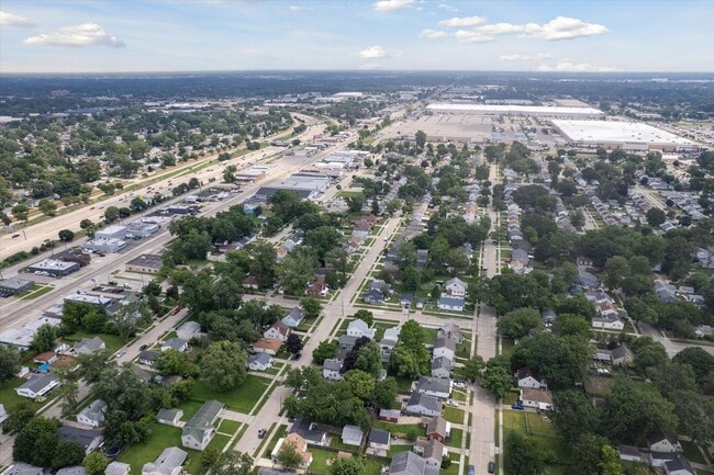 Building Photo - 578 E Mahan Ave