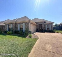 Building Photo - 715 Chambord Dr