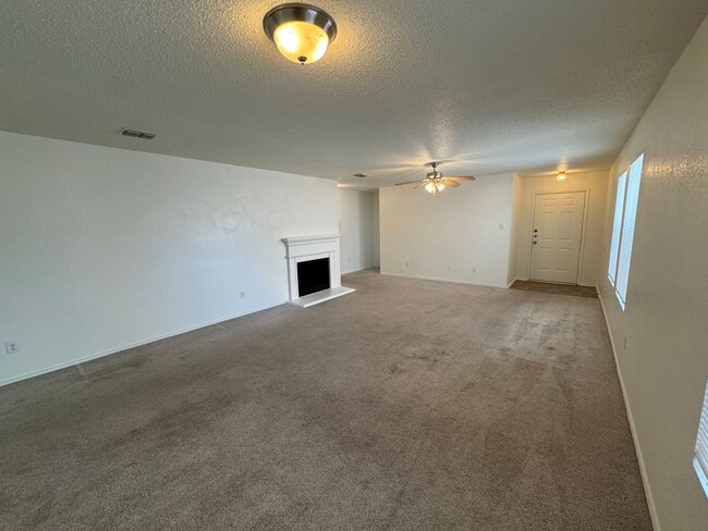 Building Photo - Nice Single Story in Saginaw Area