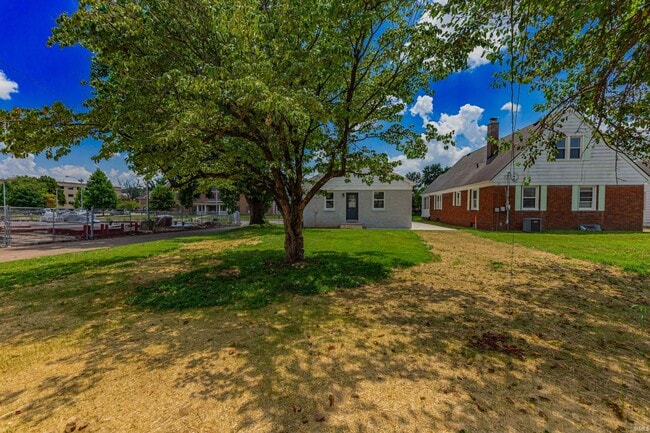 Building Photo - 1624 E Olive St