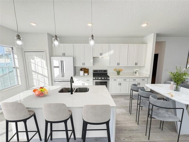 Building Photo - 572 W Bluster Pl