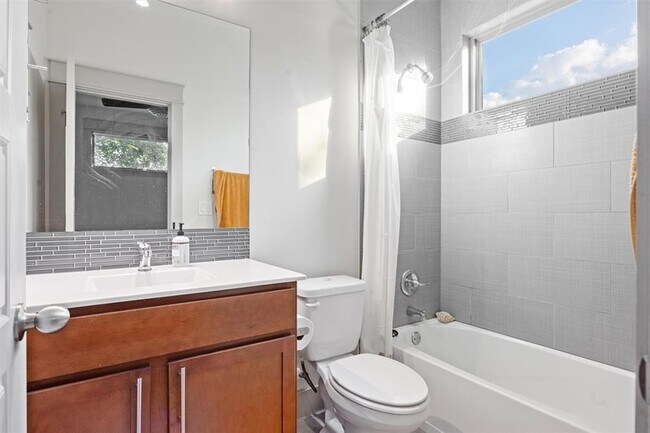 Building Photo - 5007 Delores Ave