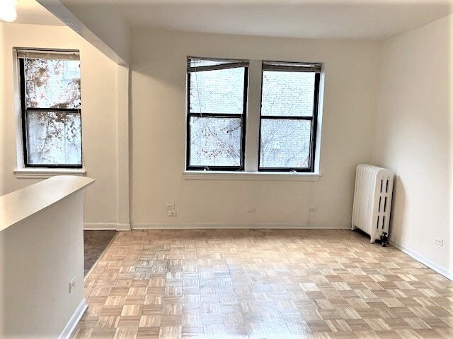Building Photo - 644 W Wrightwood Ave