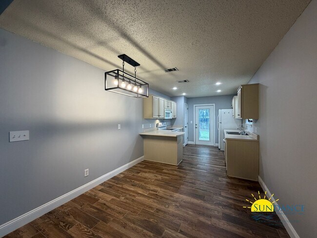 Building Photo - Great 3-Bedroom Home in Shalimar!