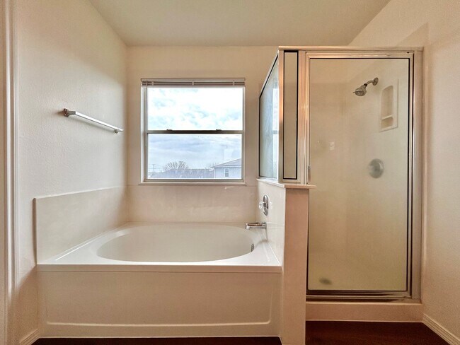 Building Photo - 102 Adamae Ln