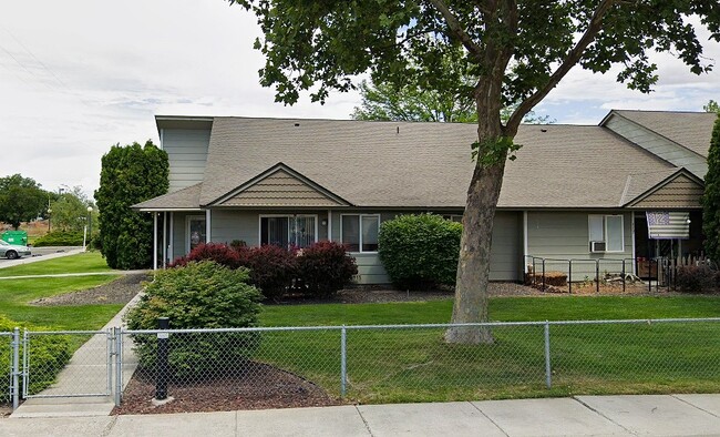 Building Photo - 661 S Burke Ave