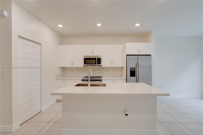 Building Photo - 15826 NW 91st Ct