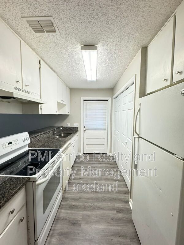 Building Photo - 3545 Raintree Way