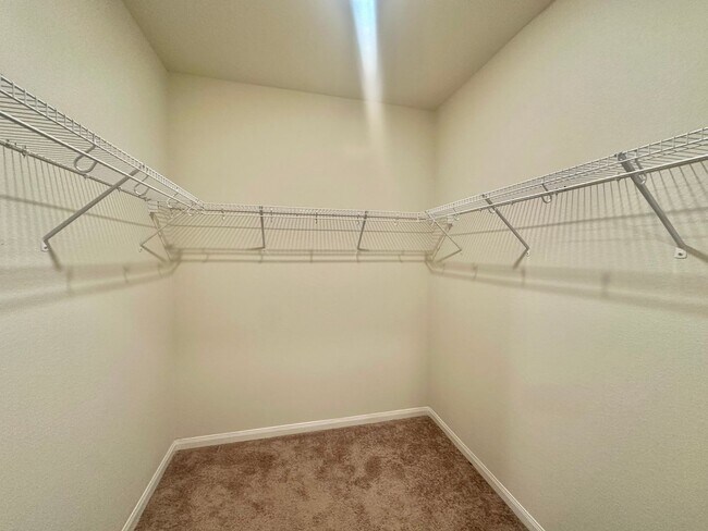 Building Photo - 5 BED 2.5 BATH NEW MANAGEMENT IN JARRELL TX!!!