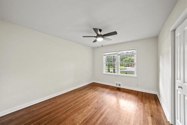 Building Photo - 2038 S Akin Dr