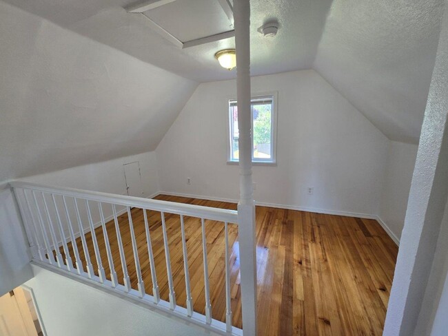 Building Photo - Cozy Three Bedroom Home in West Salem
