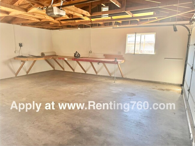 Building Photo - Spacious 2 Bedroom 2 Bathroom Home in Stor...