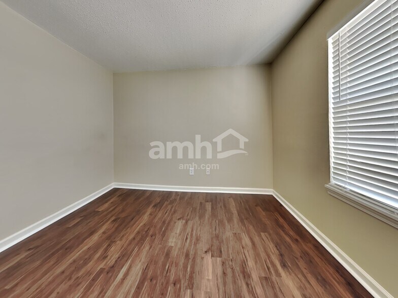 Building Photo - 656 Rocky Meadow Dr