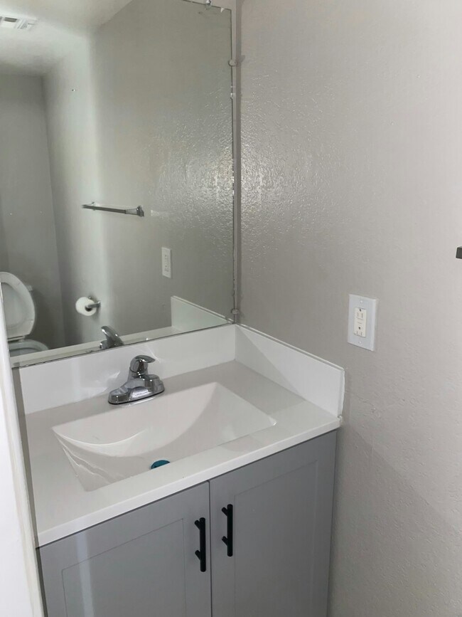 Building Photo - 2814 E Le Marche Ave