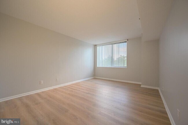 Building Photo - 3713 S George Mason Dr