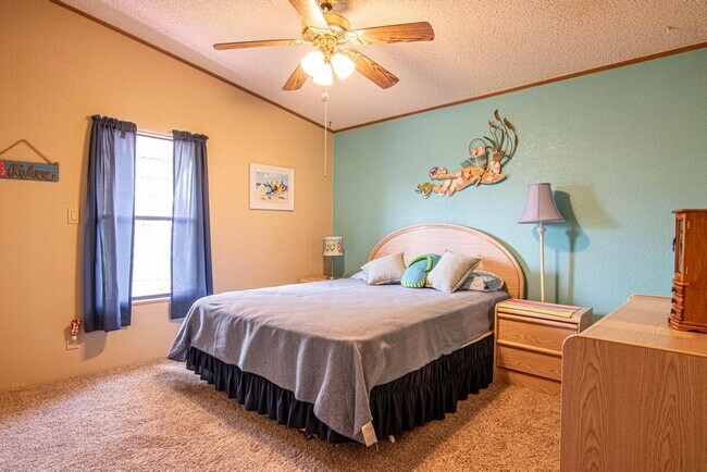 Building Photo - 3146 Longview Dr