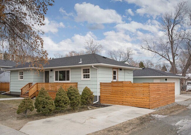 Building Photo - A Turnkey 4 Bed 2 Bath Furnished Retreat