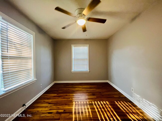 Building Photo - 2105 Kingswood Rd