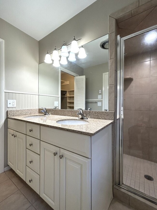 Building Photo - Spacious Brick Ranch Nestled Away — Close to Town!