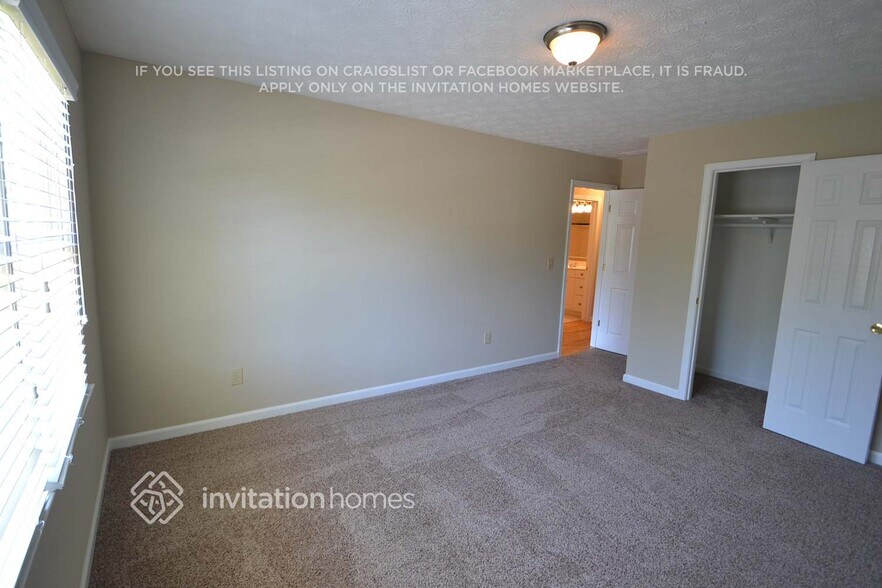 Building Photo - 3945 Thornhill Dr SW