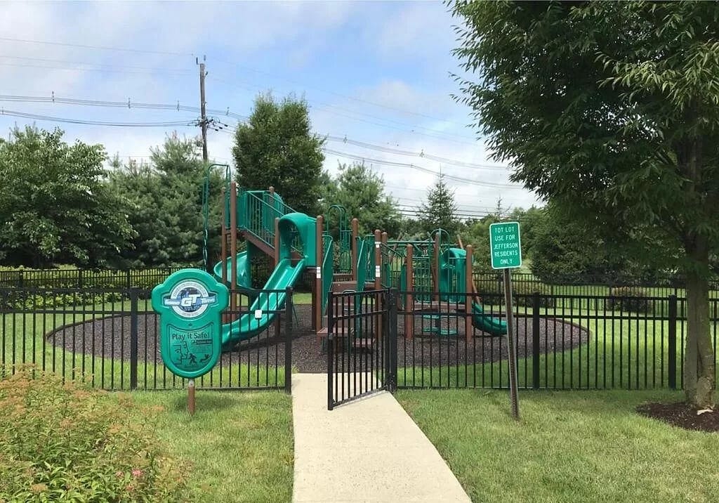 Building Photo - 627 Timberlake Dr