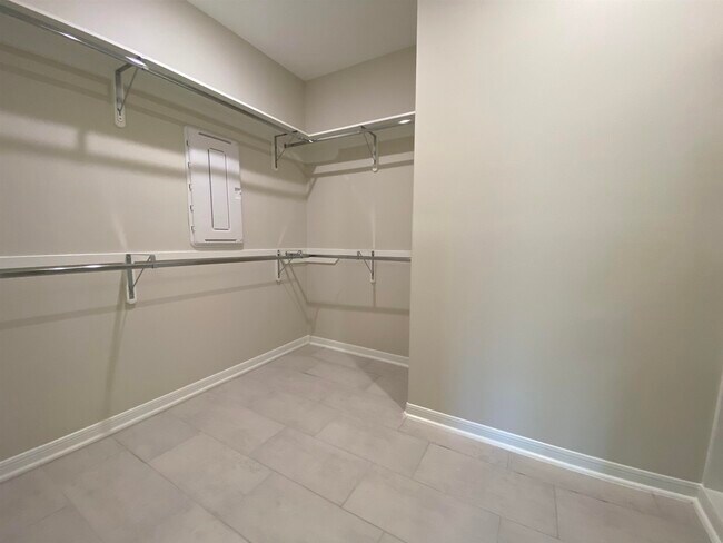 Building Photo - 1426 Key Deer Dr