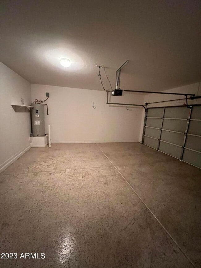 Building Photo - 3 bedroom 2 bath home in the desirable Higley Park community.