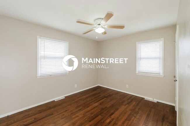 Building Photo - 3 Bedroom Pet-Friendly Home in Independence, MO with Main Street Renewal