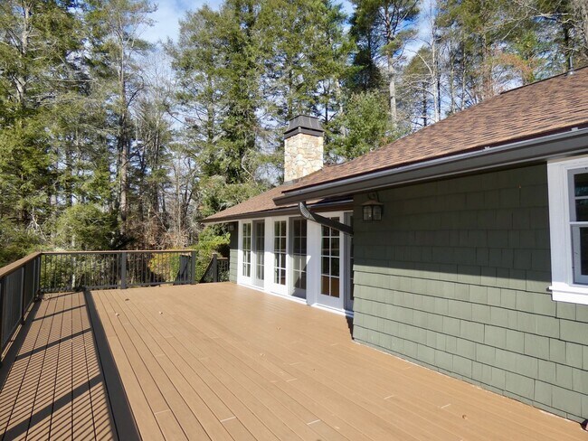 Building Photo - Spacious and Private Home in Biltmore Forest