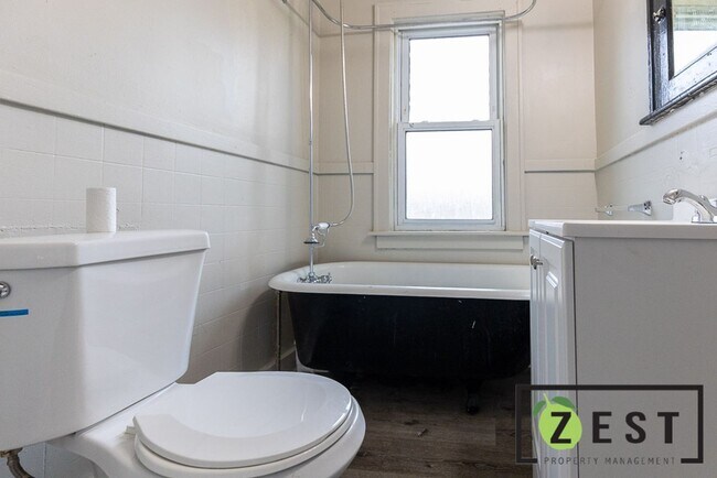 Building Photo - 4391 Nottingham Rd