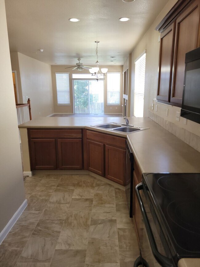 Building Photo - 7747 Mountain Laurel Dr