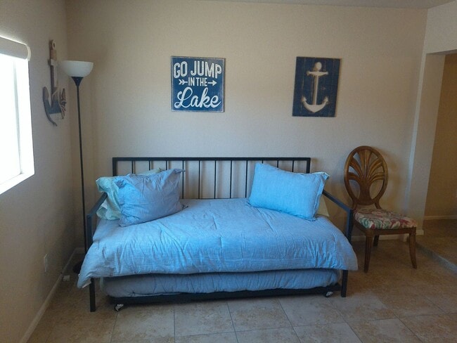 Building Photo - Seasonal  available Sept 1, 2025 to April 30,2026