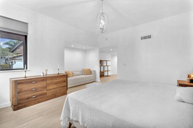 Building Photo - 6438 Via Rosa