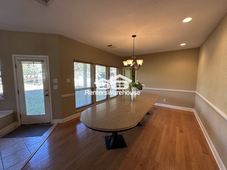 Building Photo - 900 Wayside Dr