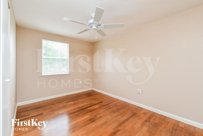 Building Photo - 1470 Proper St