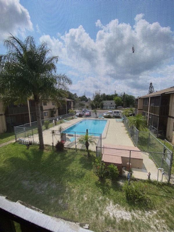 Building Photo - 2320 Maple Ave