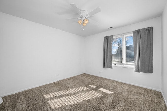 Building Photo - 523 Elm St