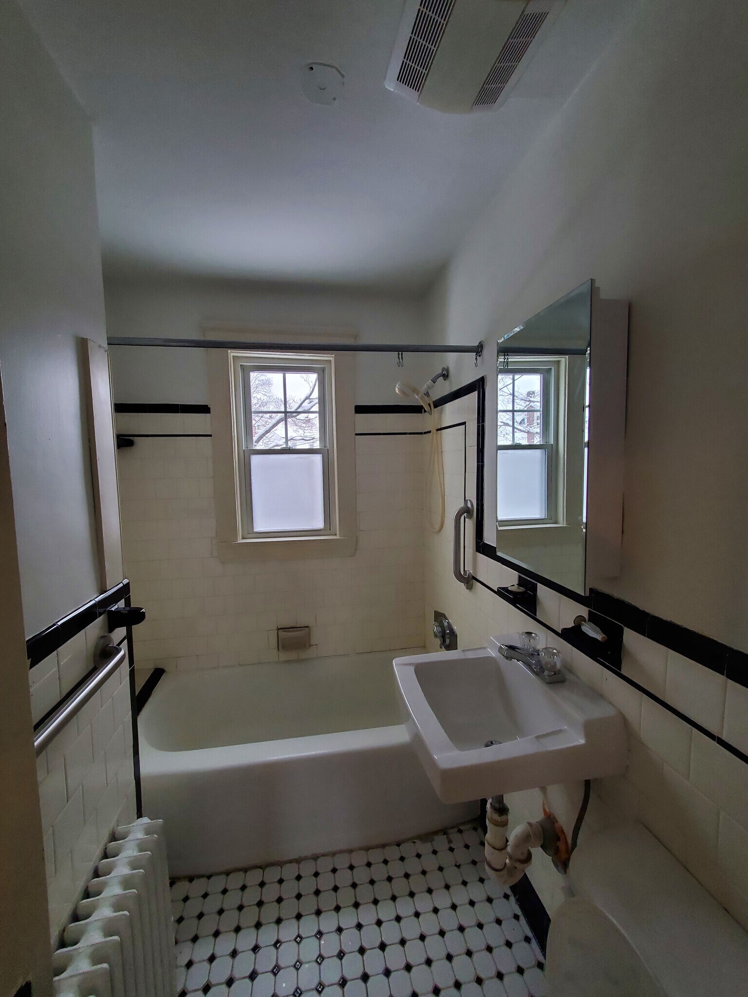 Building Photo - 54 Maplewood St