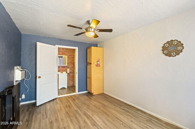 Building Photo - 334 W Lewis Ave