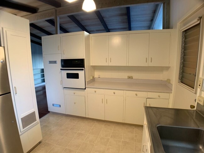 Building Photo - Moanalua Gardens (Honolulu) - Great Location - 3 bedroom home