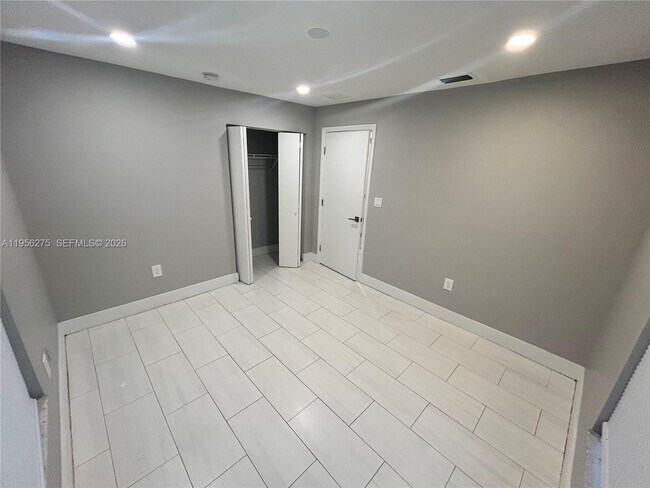 Building Photo - 1724 NW 1st Pl