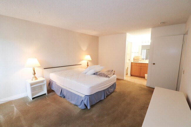 Building Photo - 77845 California Dr