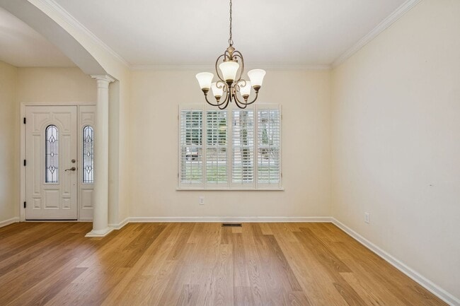 Building Photo - Discover exceptional convenience and comfort