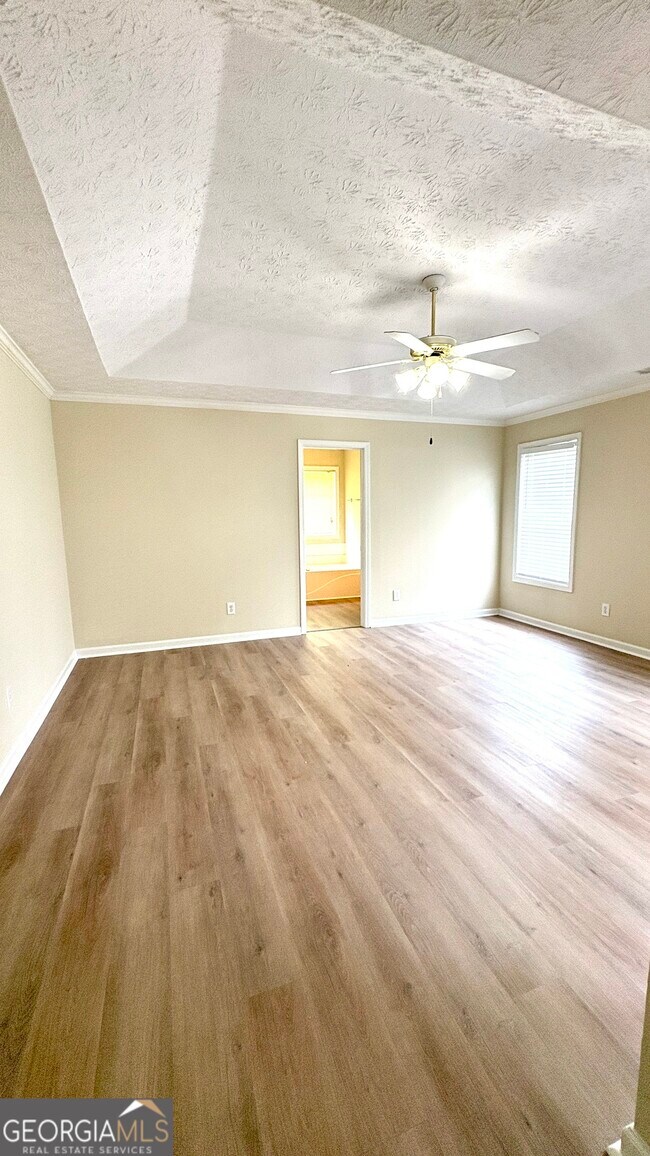 Building Photo - 2336 Pettit Dr