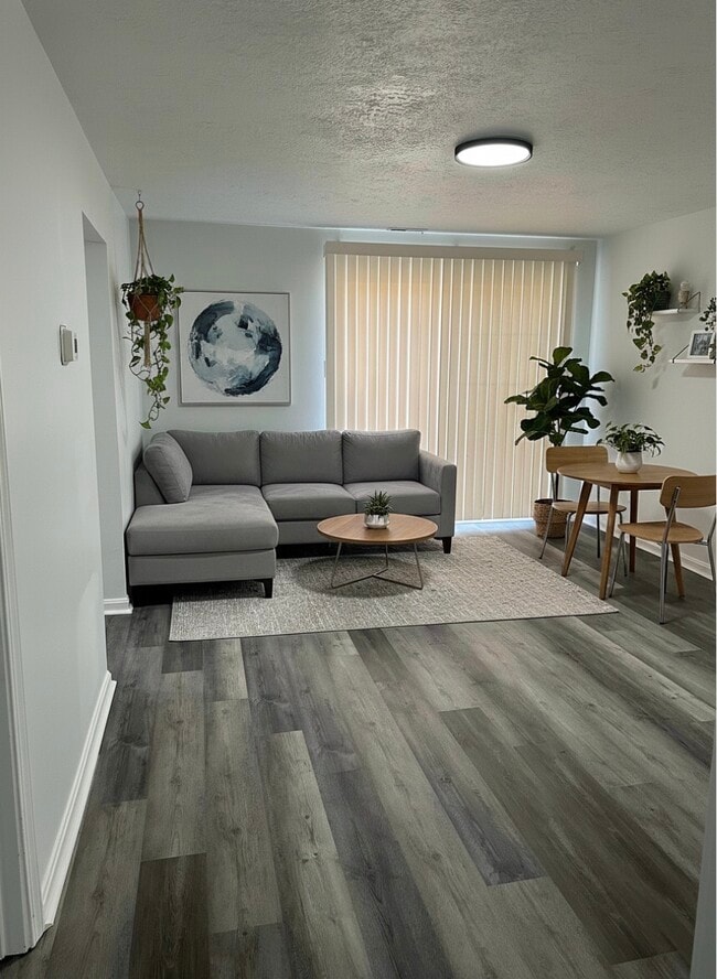 Building Photo - 3018 Alice Ave