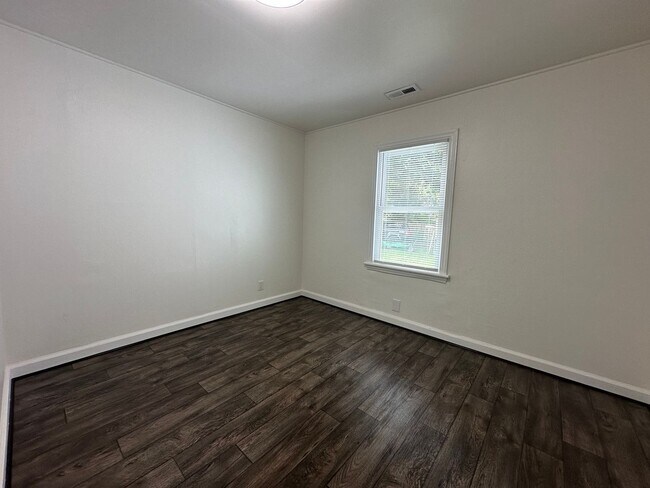 Building Photo - 78 Garrow Rd