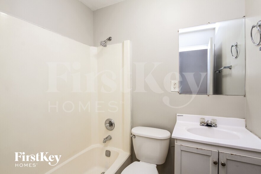 Building Photo - 5256 Penway St