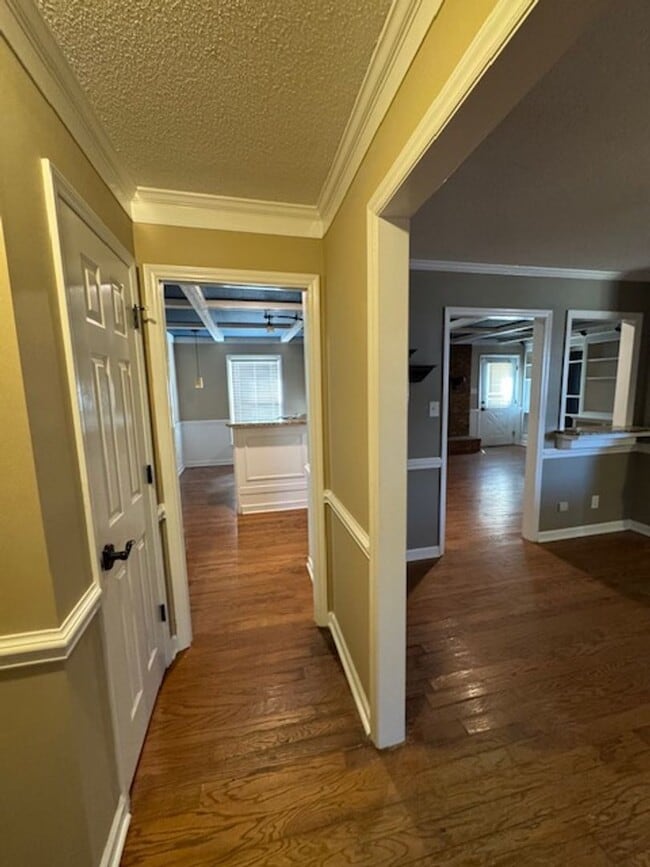 Building Photo - 404 Todd Dr