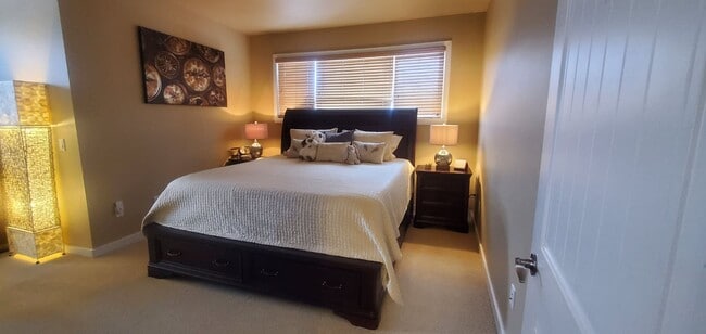 Building Photo - 2 Bedroom Furnished Monterra Condo