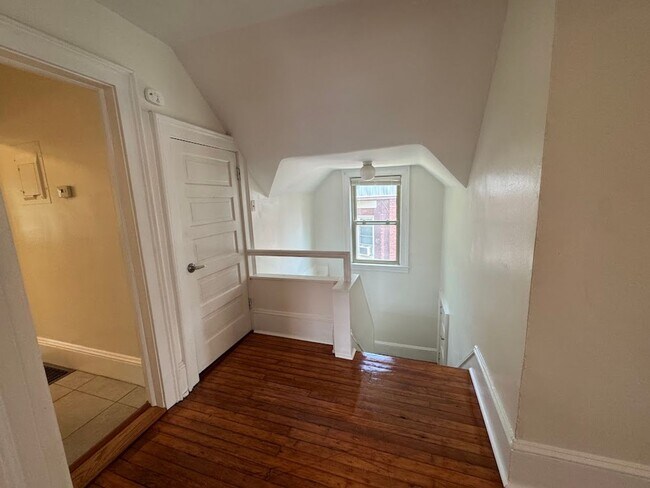 Building Photo - 5603 Fair Oaks St